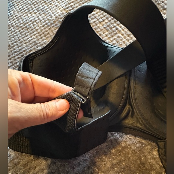 Sports Bra. Black underwire. - Picture 4 of 6